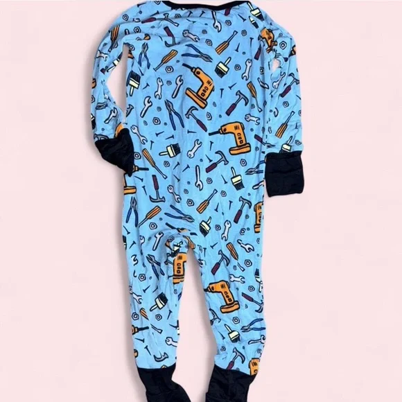 Boys little sleepies onesie - Picture 2 of 3
